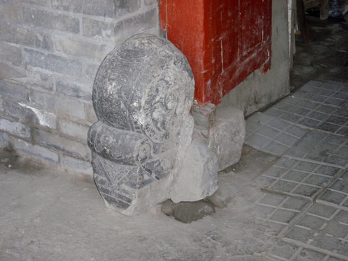 Round Hutong Stone.